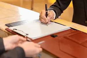 华中大学陈鹤简介